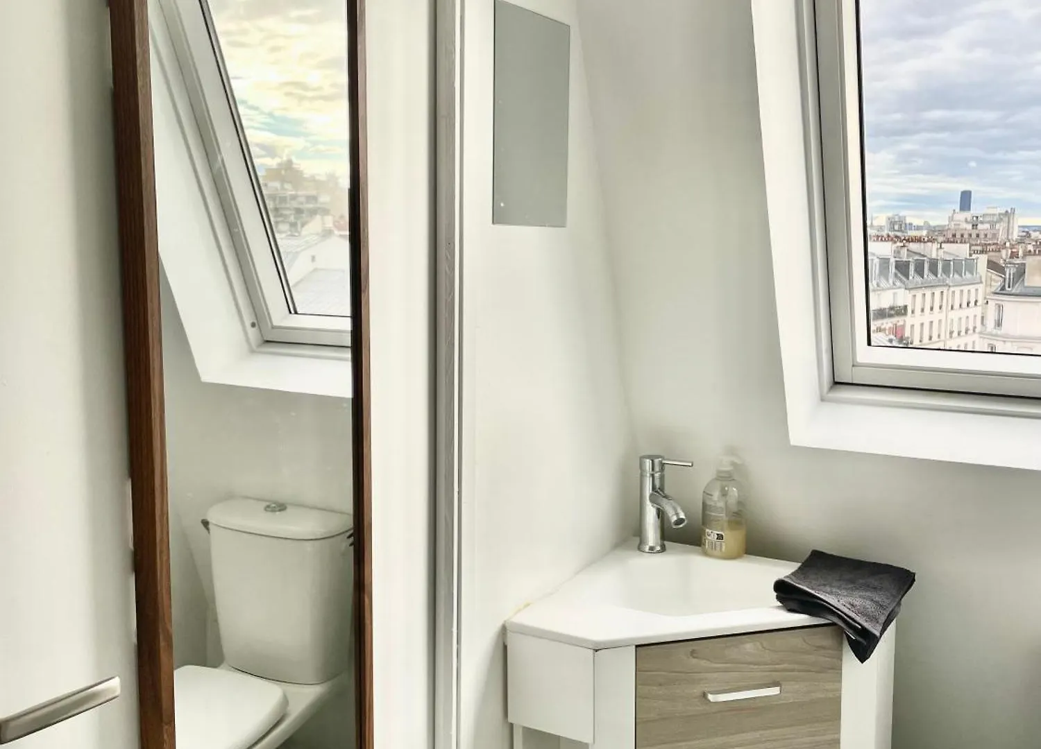 Heart Of Paris With View - Renovated Apartment